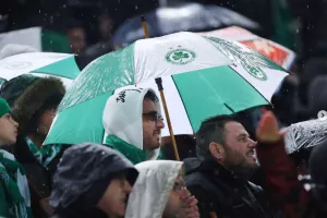 Αποθεώνει τον κόσμο της! 