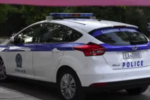 Εξάρχεια: Συνελήφθη για ανθρωποκτονία ο 57χρονος που βοήθησε τη σύντροφό του να αυτοκτονήσει κόβοντας τις φλέβες της