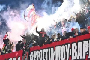 "Όλοι δίπλα στην ομάδα/Για εμάς δεν υπάρχουν παιχνίδια επιλογής"