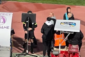 Φάουλ ο Μελούσο, παρέμβαση VAR και... κίτρινη!