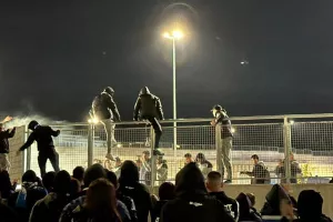 Οι Απολλωνίστες... στα κάγκελα και αποθέωση στους παίκτες! (Φώτος/Βίντεο Kerkida)