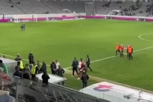 Αποδοκίμασαν Μενέλαο Αντωνίου οι οπαδοί του Άρη (Βίντεο)