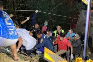 Τραγωδία στην Ταϊλάνδη: Ανατράπηκε λεωφορείο -Τραυματίστηκαν 13 Δανοί τουρίστες, σκοτώθηκε ο οδηγός