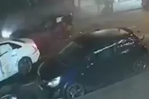 (Βίντεο) Πώς ένα αυτοκίνητο στη Βρετανία προκάλεσε θανατηφόρα καραμπόλα
