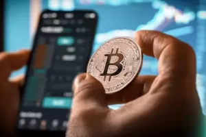 Bitcoin: Νέο ρεκόρ μετά από τρελή κούρσα - Ξεπέρασε τα $60.000, για πρώτη φορά από τον Νοέμβριο του '21
