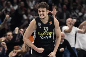 Παρτιζάν: Νοκ άουτ για Βίρτους ο Τριφούνοβιτς, απρόοπτο μέσα στο αεροπλάνο