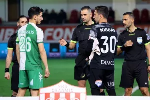 Νέα Σαλαμίνα-ΑΕΖ: Ισοπαλία με (χ)αμένη την ομάδα του Ζακακίου (φώτος)