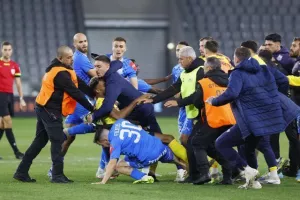 Απόλλων - ΑΕΛ: Ντέρμπι με τα ΟΛΑ του και... γαλάζια πρόκριση! (Φώτος)