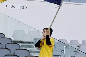 (Φώτος) Συνταξιούχοι και γυναικόπαιδα στο ΑΕΛ-ΑΕΖ