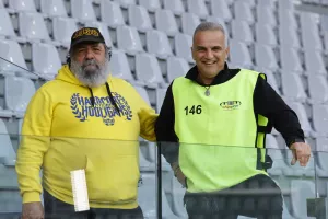 (Φώτος) Συνταξιούχοι και γυναικόπαιδα στο ΑΕΛ-ΑΕΖ