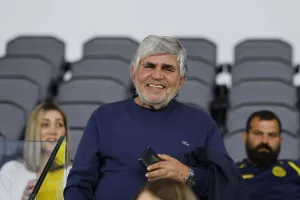 (Φώτος) Συνταξιούχοι και γυναικόπαιδα στο ΑΕΛ-ΑΕΖ