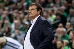 Τα έψαλλε στους παίκτες του ο Αταμάν 