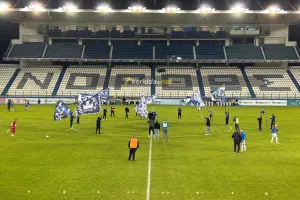 (ΒΙΝΤΕΟ Kerkida) Τα αδέλφια αντάμωσαν στο ΠΑΠ: Ανταλλαγή αναμνηστικών, πανό και... πέταλο!