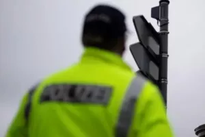 Η αστυνομία της Ελβετίας σκότωσε άνδρα οπλισμένο με τσεκούρι και μαχαίρι - Κρατούσε 15 ομήρους για 4 ώρες σε τρένο