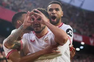 Άντεξε το "σφυροκόπημα" και τέζαρε την Ατλέτικο η Σεβίλλη!