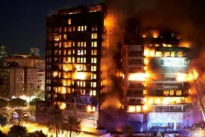 Αναβολή στα ματς των Βαλένθια και Λεβάντε μετά τη φονική πυρκαγιά σε πολυκατοικία