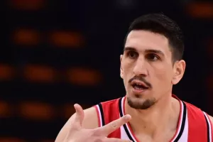 Λαρεντζάκης: «Στόχος μας και πάλι η κατάκτηση του τίτλου»