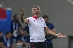 Με τρεις συνεργάτες του ο Μεντιλίμπαρ στον Ολυμπιακό