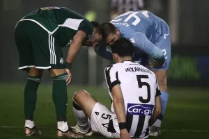 Αναγκαστική αλλαγή για τον Δικέφαλο στο 4' με Κουλιεράκη αντί του τραυματία Μιχαηλίδη
