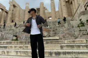 Η σειρά ρούχων του Σέρχιο Αραούχο και οι φωτογραφίες στην Ακρόπολη