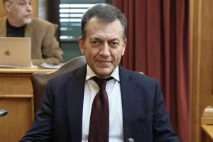 "Η ρίψη κροτίδας τιμωρείται με εξάμηνη φυλάκιση"