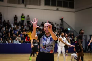 (ΦΩΤΟΣ) Συνεχίζει ακάθεκτη η Ανόρθωση, κατέβαλε και τον Κεραυνό