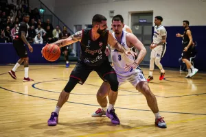 (ΦΩΤΟΣ) Συνεχίζει ακάθεκτη η Ανόρθωση, κατέβαλε και τον Κεραυνό