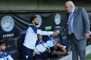 Χειραψία... με Κούμα