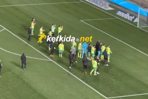 Χειροκρότημα στο πέταλο με τους... πενήντα (βίντεο)
