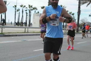 Απόλλων: Περηφάνια για τον Μάριο-Στον Μαραθώνιο της Βαρκελώνης και €15.000+ για το Ίδρυμα Αγ. Στεφάνου