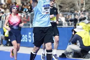 Απόλλων: Περηφάνια για τον Μάριο-Στον Μαραθώνιο της Βαρκελώνης και €15.000+ για το Ίδρυμα Αγ. Στεφάνου