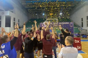 (ΒΙΝΤΕΟ/Φώτος kerkida) Η απονομή του Κυπέλλου στον Κεραυνό!