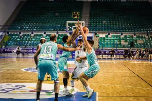 Εύκολα στον τελικό η ΑΕΚ 