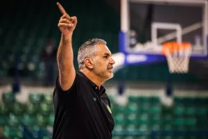 Εύκολα στον τελικό η ΑΕΚ 