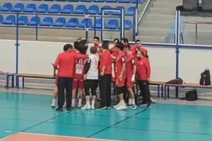 Η Νέα Σαλαμίνα πήρε την πρόκριση στο Βαρωσιώτικο ντέρμπι στο "χρυσό σετ"!