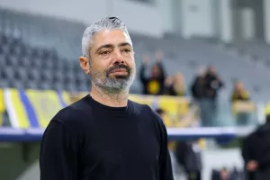 ΑΕΛ/Χωρίς "2" με Απόλλωνα (Μέσα ο Ντε Λούκας)