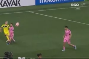 Σκληρό μαρκάρισμα στον Μέσι (βίντεο)