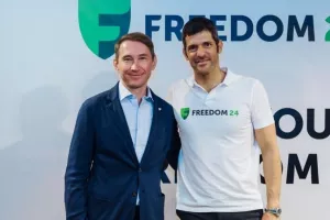 Η Freedom24 Super Grand Χορηγός για τον Παύλο Κοντίδη