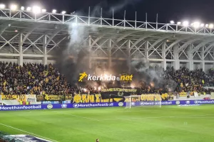 Πανό για τον αδικοχαμένο Μιχάλη Κατσούρη/Χειροκρότημα... όλο το γήπεδο (ΒΙΝΤΕΟ Kerkida)