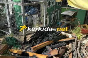 Φωτιά έξω από το σωματείο της Ομόνοιας τα ξημερώματα 