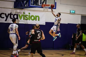 (ΦΩΤΟΣ) Συνεχίζει ακάθεκτη η Ανόρθωση, κατέβαλε και τον Κεραυνό