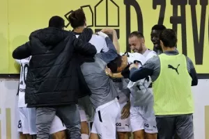 Ζωντανή!