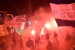 (BINTEO) Χαμός στην Αραδίππου κατά την άφιξη της αποστολής!