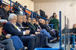 Φιέστα... και στη μάππα; (Ομόνοια)