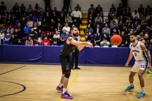 (ΦΩΤΟΣ) Συνεχίζει ακάθεκτη η Ανόρθωση, κατέβαλε και τον Κεραυνό