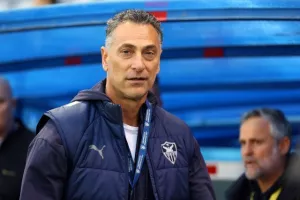 Ανόρθωση-ΑΕΚ: Μια ανάσα από την κορυφή με γκολάρα Τόνγκια!