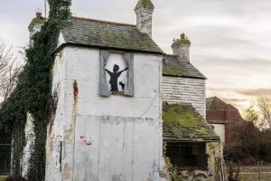 Ποιος είναι ο Banksy; - Οι θεωρίες και η δικαστική διαμάχη που απειλεί να αποκαλύψει την ταυτότητά του