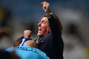 (ΒΙΝΤΕΟ Kerkida) ΑΠΟΕΛίστικη.. έκρηξη με το σφύριγμα της λήξης- Οι αντιδράσεις του Σα Πίντο