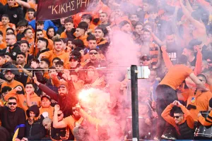 Ο κόσμος του ΑΠΟΕΛ στο ΓΣΠ (φωτορεπορτάζ)