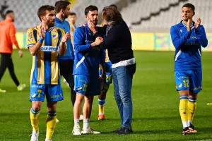 (ΒΙΝΤΕΟ Kerkida) Πανηγύρια στην εξέδρα... παίκτες και κόσμος!